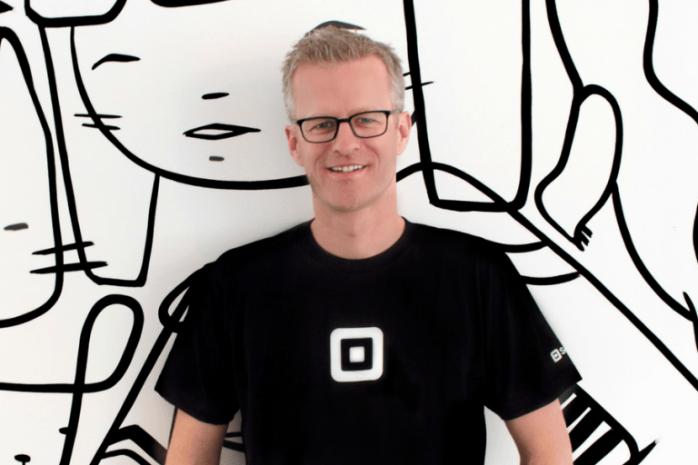 Cash no longer king: 80 percent of consumers prefer to pay by card