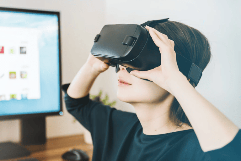 Virtual reality helping to relieve knee pain