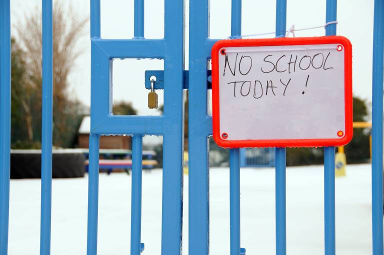 Victorian schools close and police will enforce lockdowns as NSW Premier tells parents to keep their children at home