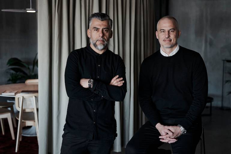 Claudio Oyarce, Traviss Orr
