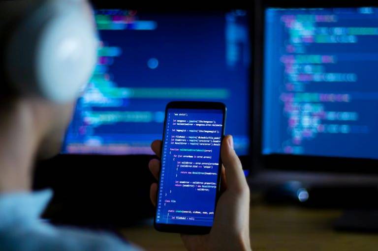 Software developer says Border Force is abusing its power after airport phone search