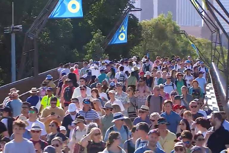 AO crowd